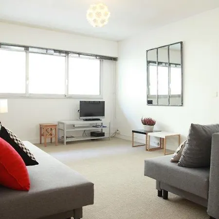 Quiet And Modern Near Bastille * Parigi